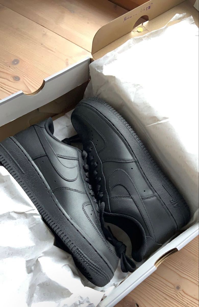 Nike Herrenschuhe: Airforce 1 Black – Neu und originalverpackt aus Zuchwil von cam_zm5d 1