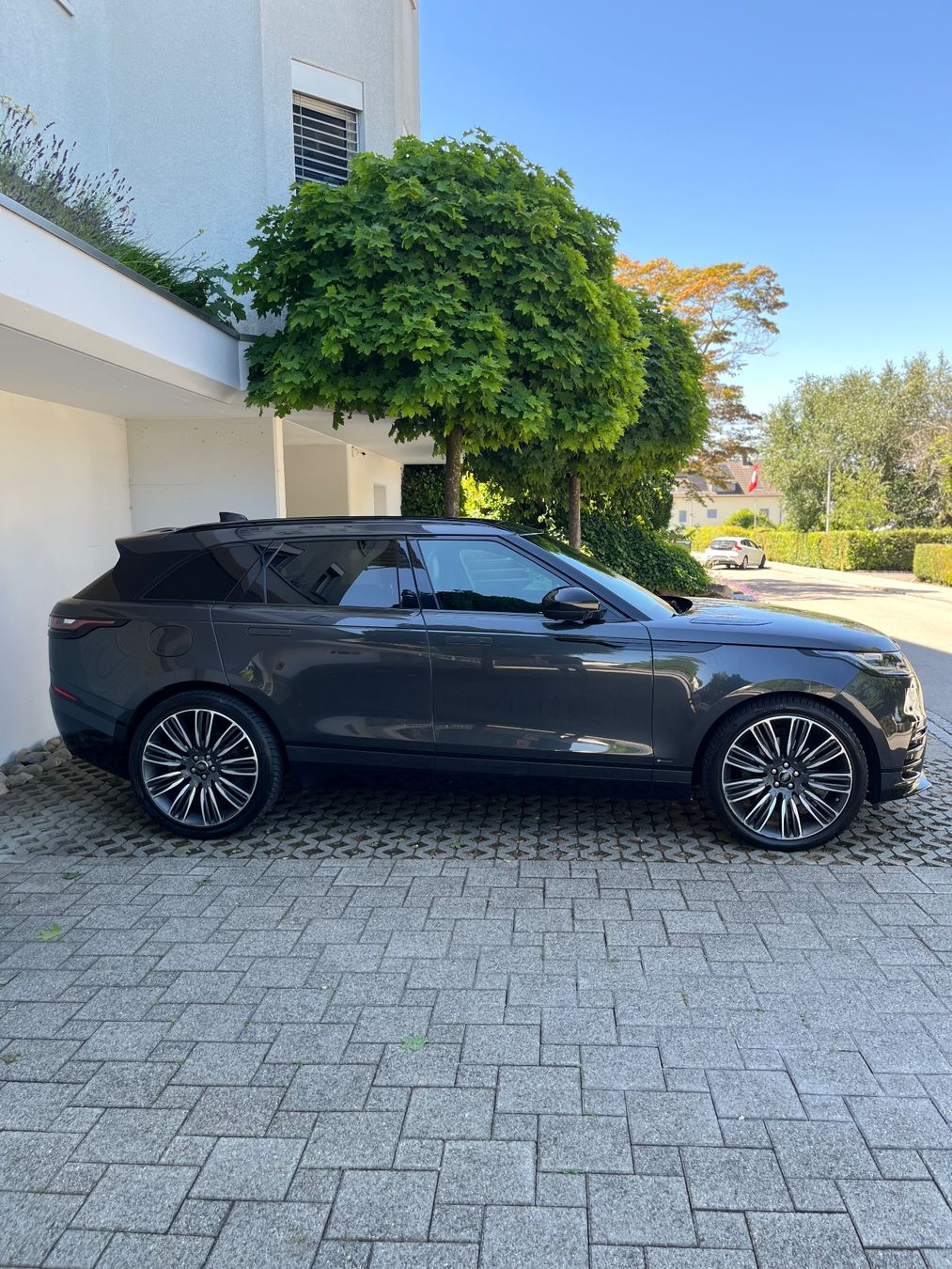 Land Rover Autos: Range Rover Velar D300 R-DYNAMIC – Gebraucht aus Gossau SG von DeRiE