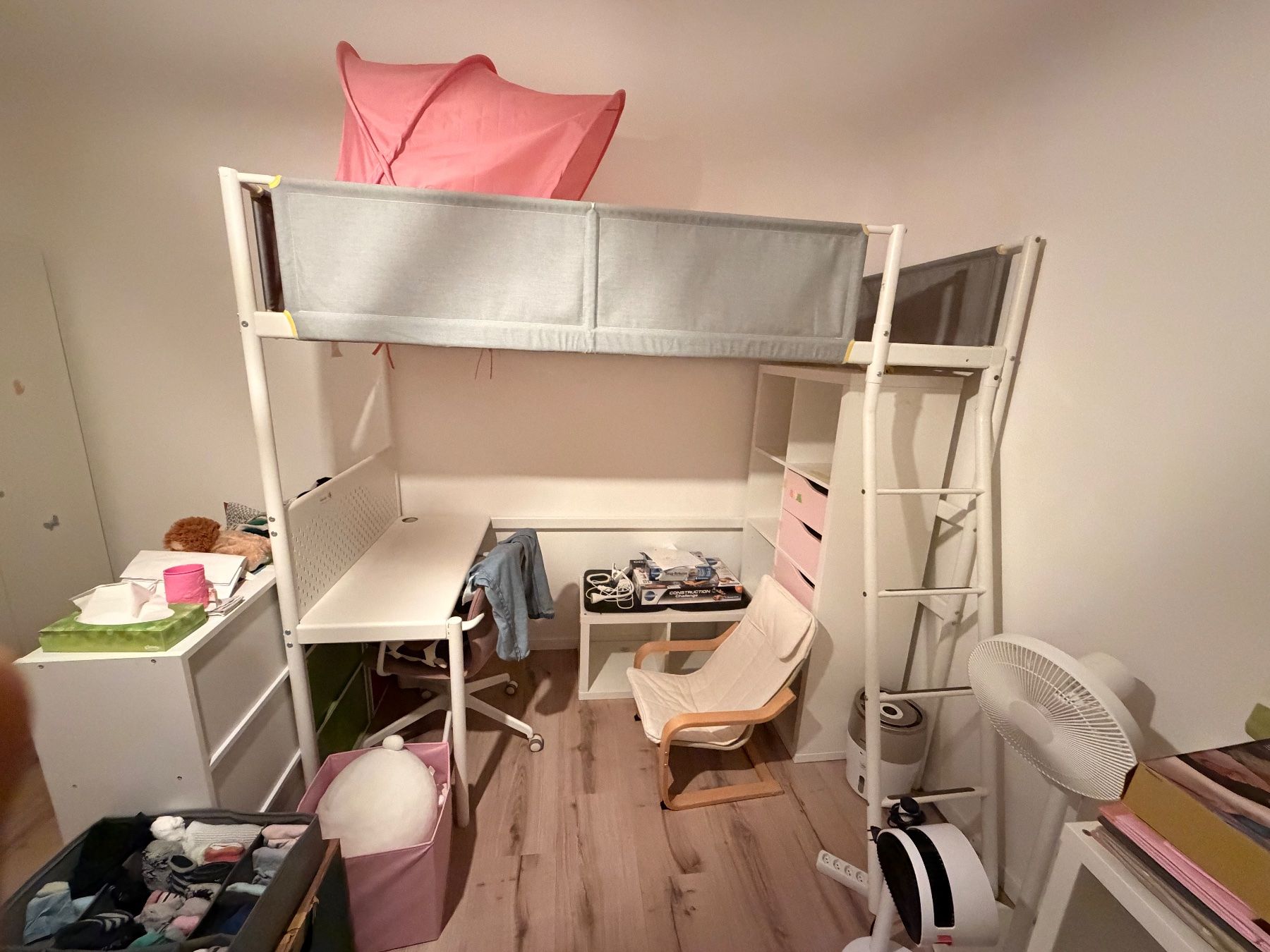 Letti: Ikea Kinder-Hochbett mit Schreibtisch – Usato da Steinhausen venduto da familyonamission