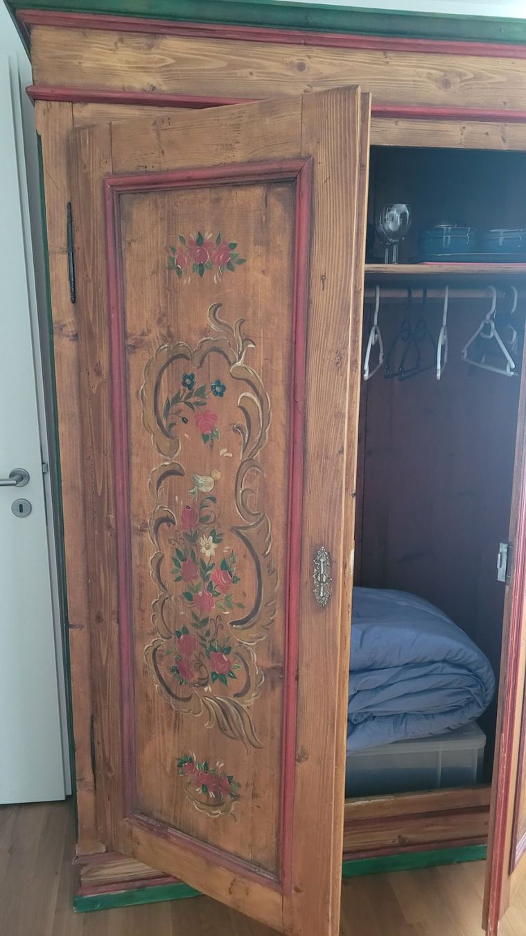 Armadi: Alter Bauerschrank "bemalt" – Usato da Mitlödi venduto da Wabo1 1
