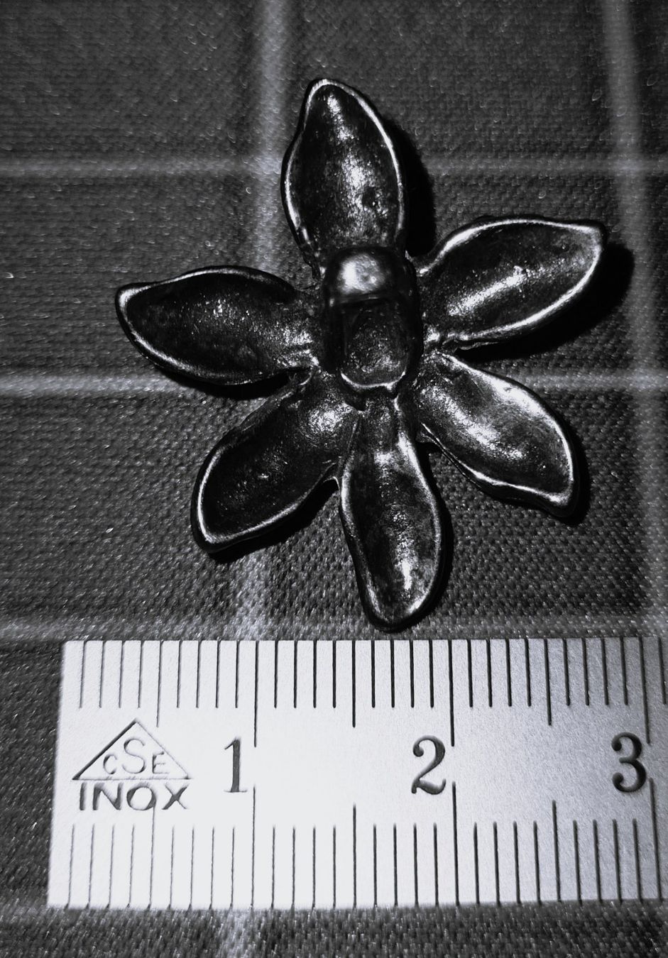 Spille & Fermagli: Vintage-Stil-Brosche, Blumen-Form, Anstecknadel, versilbert – Usato da Thundorf venduto da 2fast4you07 7