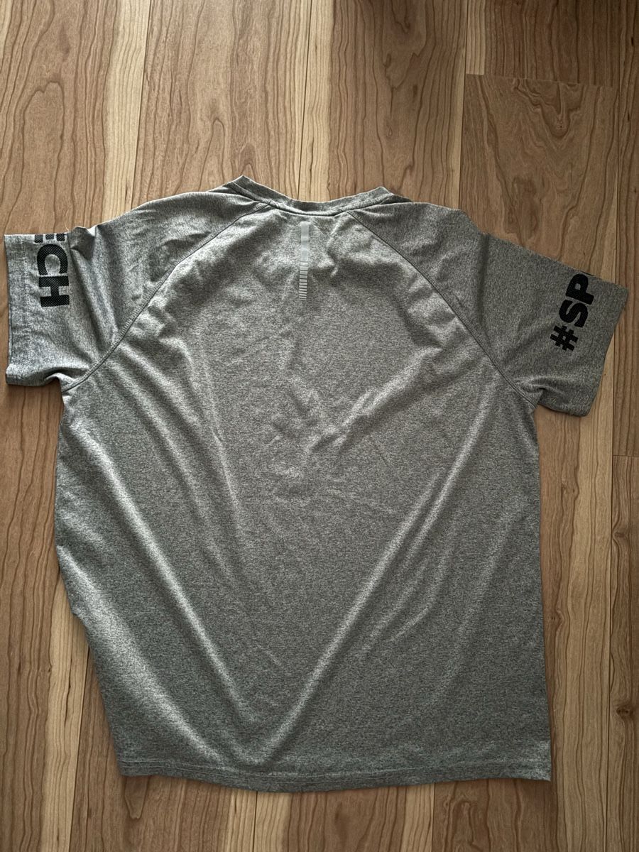 T-shirt: Sportshirt – Nuovo (secondo la descrizione) da Dübendorf venduto da dor_2yvd 1
