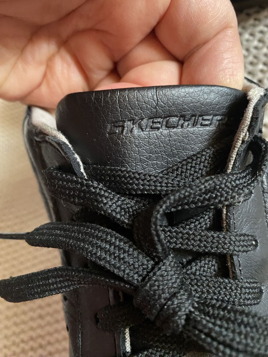 Skechers Scarpe da uomo: Skecher, 42, cuir noir, parfait état – Usato da Geneve venduto da Monthoux13 3