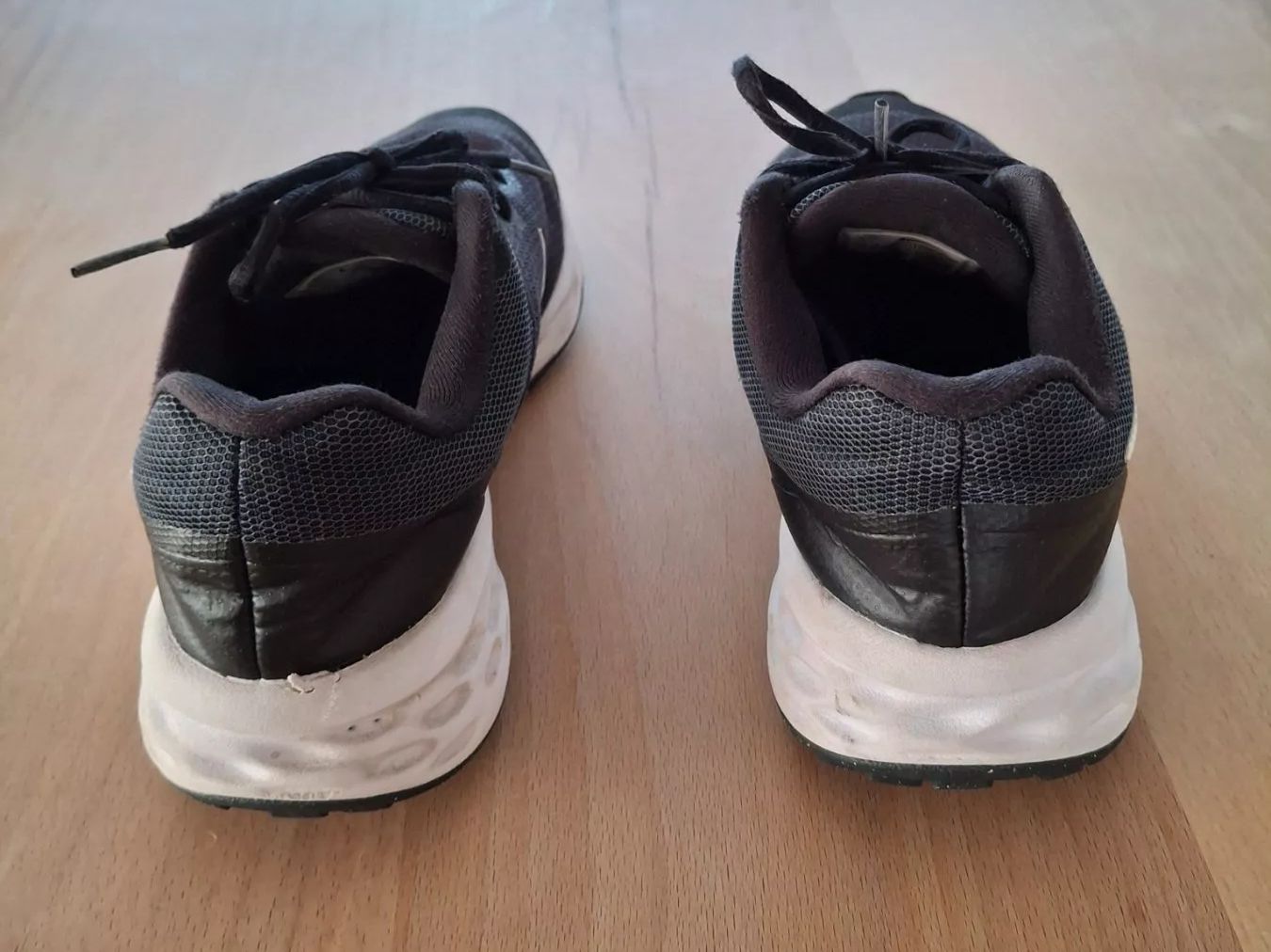 Nike Scarpe per ragazzi: Schuhe v. Nike, Gr. 38, schwarz – Usato da Bilten venduto da pelanov 3