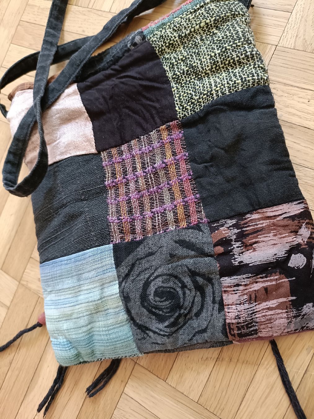 Altro in  Abbigliamento & Accessori: Borsetta a tracolla patchwork tessuto multicolore usata – Usato da Lugano venduto da ycd_rv8h 2