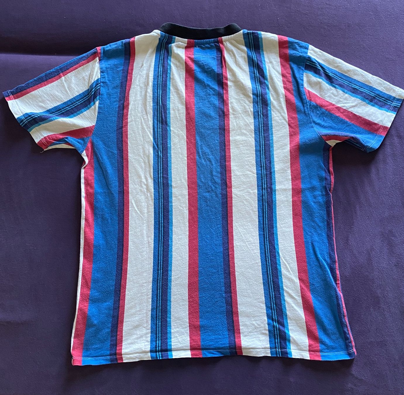 Guess T-shirt: Guess T-Shirt (S) – Usato da Gümligen venduto da Vicky2 3