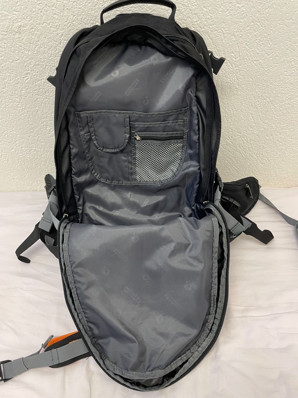 Zaini: NIKKO Rucksack Tundra 40 Schwarz-Grau – Usato da Zollikon venduto da yaris0505 5