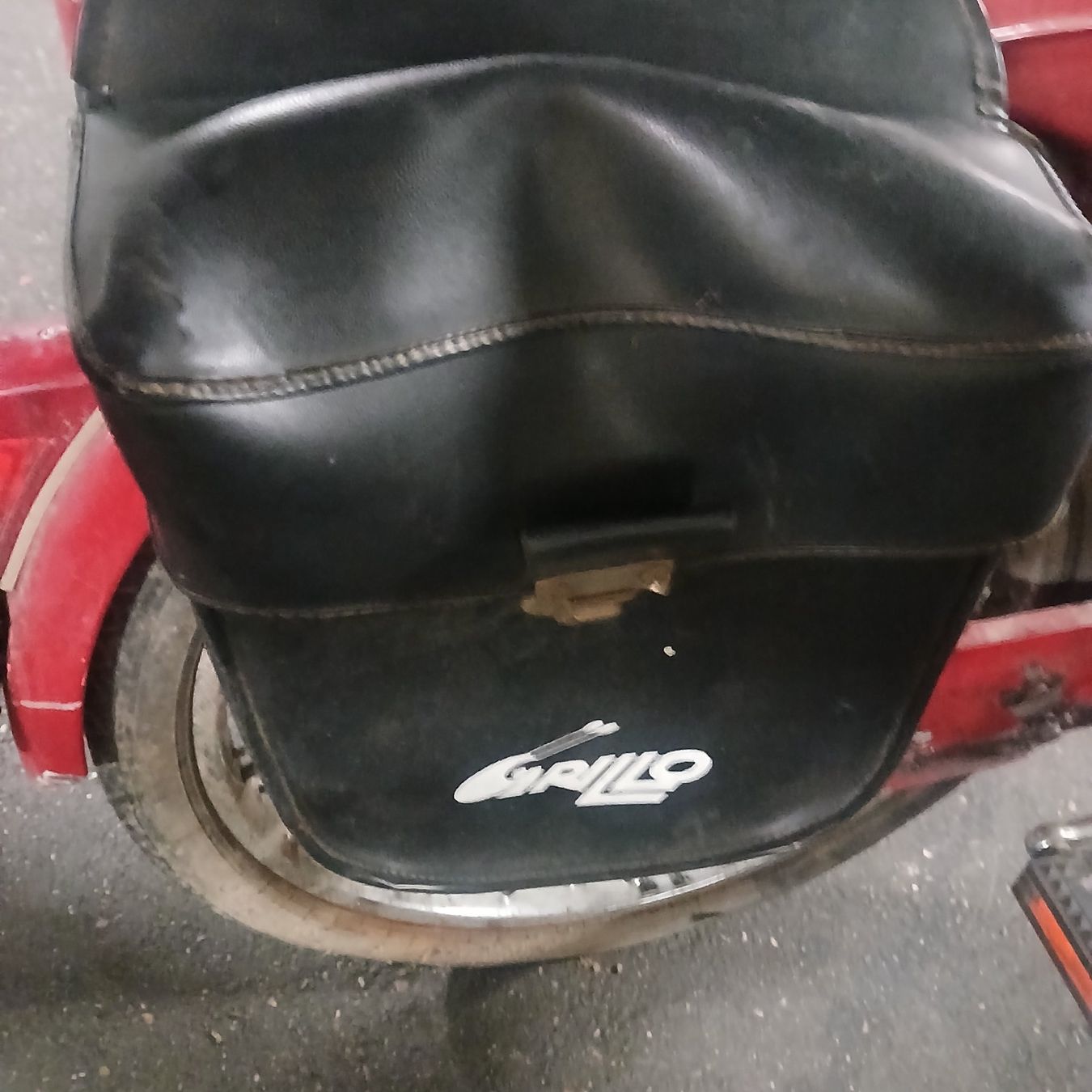 Piaggio Mofas: Mofa sehr seltene Piaggio Grillo Seitentasche – Gebraucht aus Balsthal von redcarpet