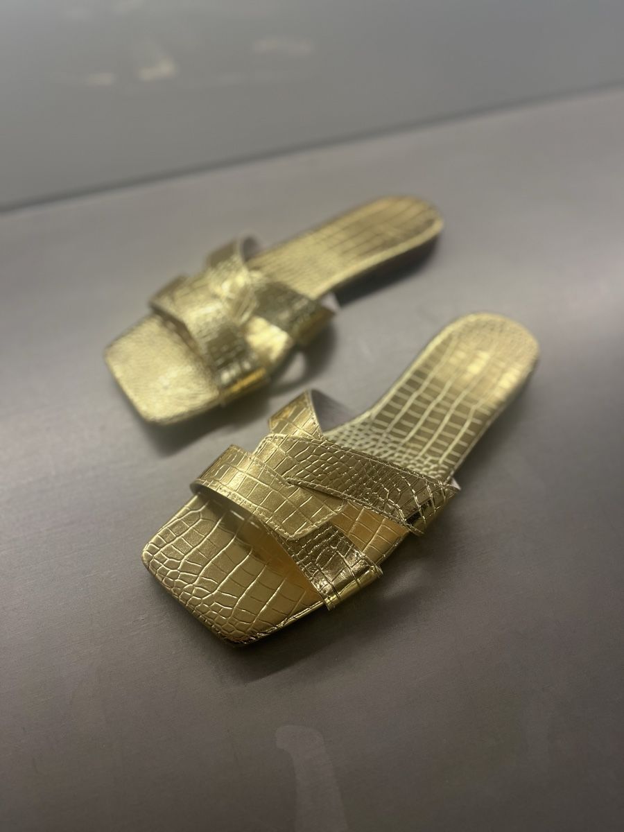 Damenschuhe: Sandalen in Gold Gr.37 – Gebraucht aus St.Gallen von Monrose 2