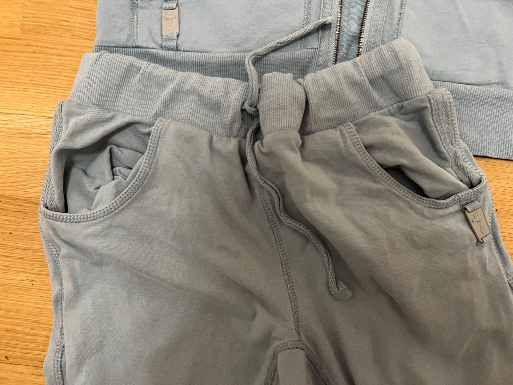Kleiderpakete & -sets: Sport Training Set Top Jacke Jogging Hose Gr 10J – Gebraucht aus Ebmatingen von dartim 1