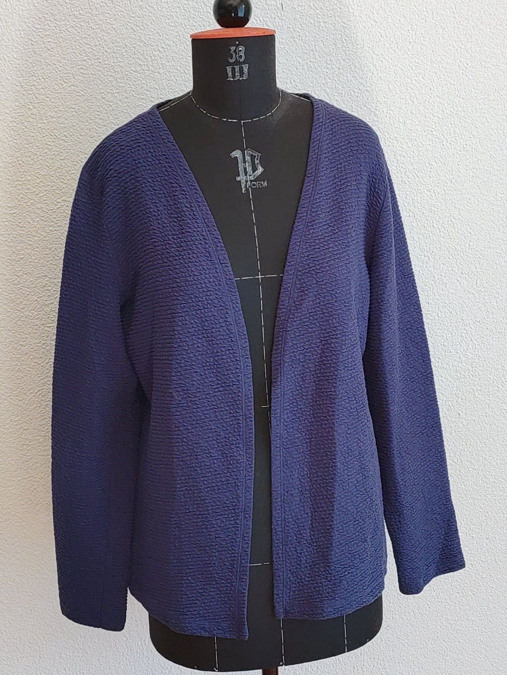 Giacche: Dunkelblaue Strickjacke, Grösse 44-46 – Usato da Strengelbach venduto da Phorensic_30