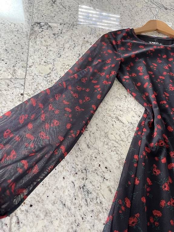 Kleider: Vestito nero con decorazioni floreali rosse – Gebraucht aus Ascona von eli_nq6c 1