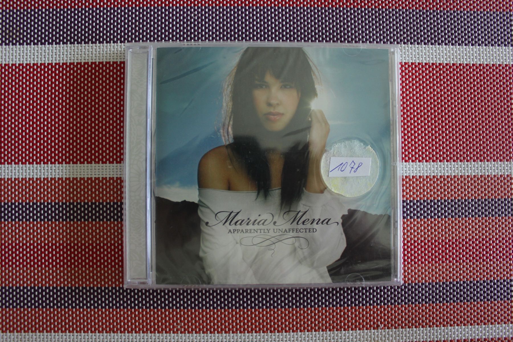 CD: MARIA MENA "APPARENTLY UNAFFECTED" CD NEUWARE – Nuovo e nell'imballaggio originale da Geroldswil venduto da CD-Verkauf-2022