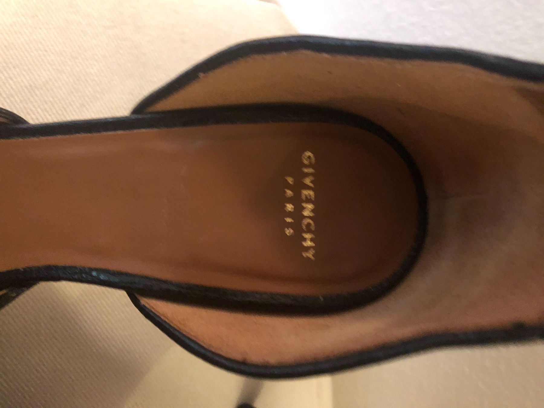 Givenchy Scarpe da donna: Givenchy shark lock N. 36,5 – Nuovo (secondo la descrizione) da Lugano venduto da Vintage.Mood 3