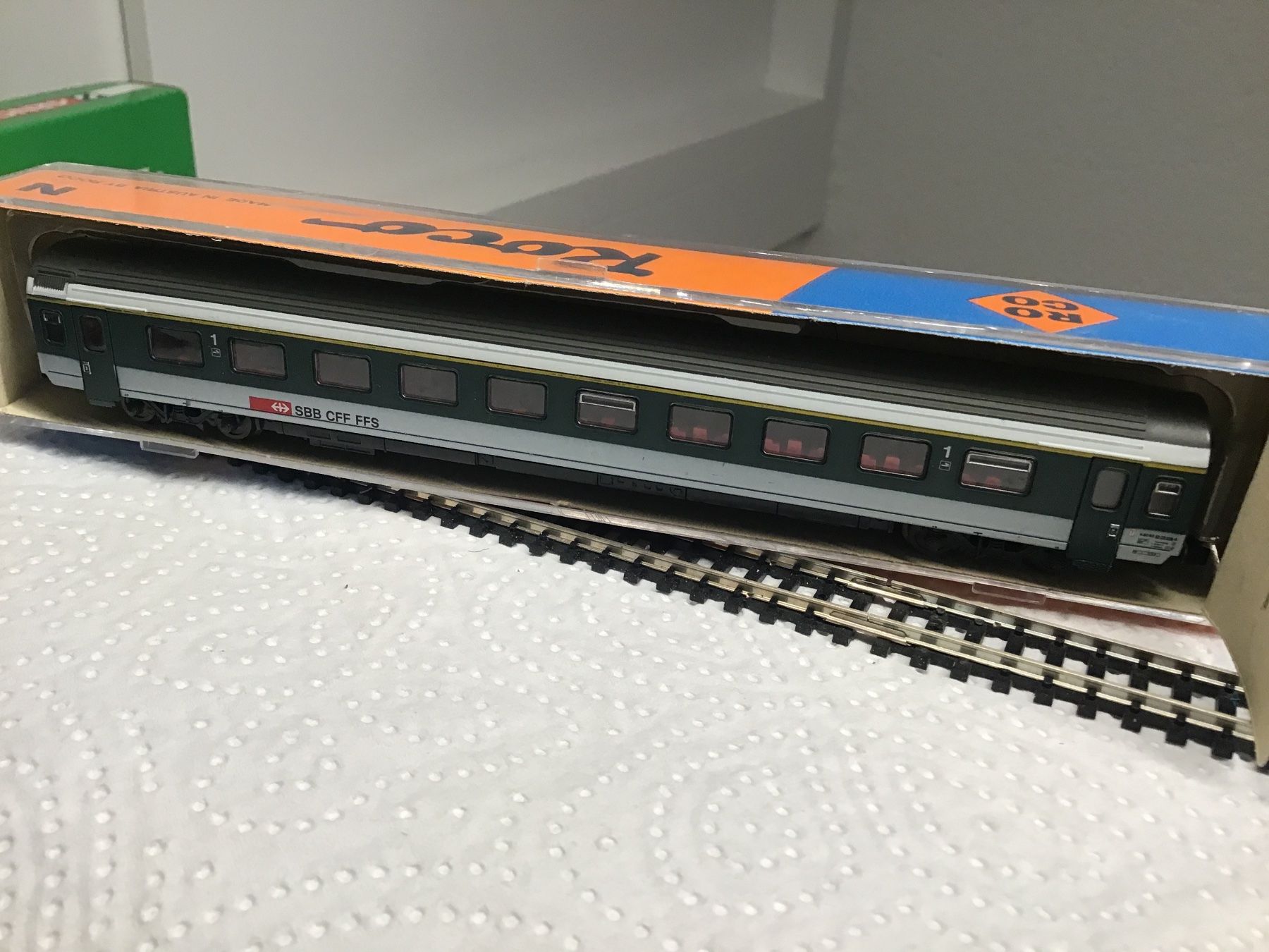 Roco Modelleisenbahnen: Roco SBB Wagen, N Spur, – Defekt aus Männedorf von Spezial-Modelle 1