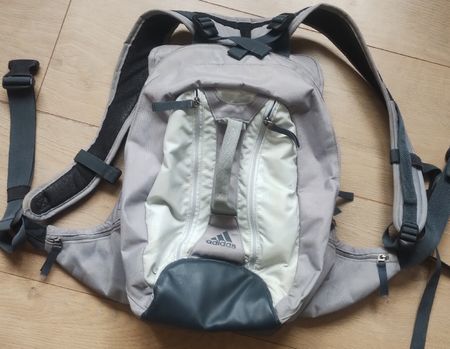 Adidas Rücksak mittlere Grösse kaum gebraucht