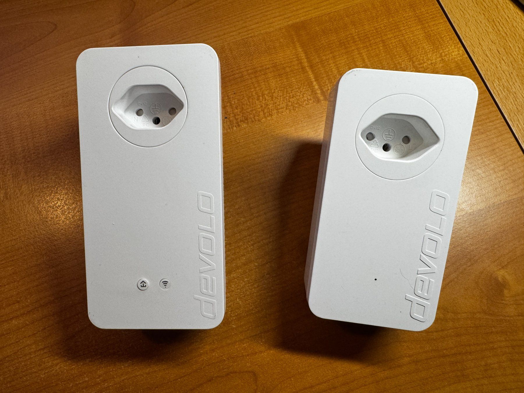 Devolo Unità & Adattatore: devolo dLAN 1200+ Powerline Set mit WLAN – 2 Adapter – Usato da Niederweningen venduto da AltairXXX
