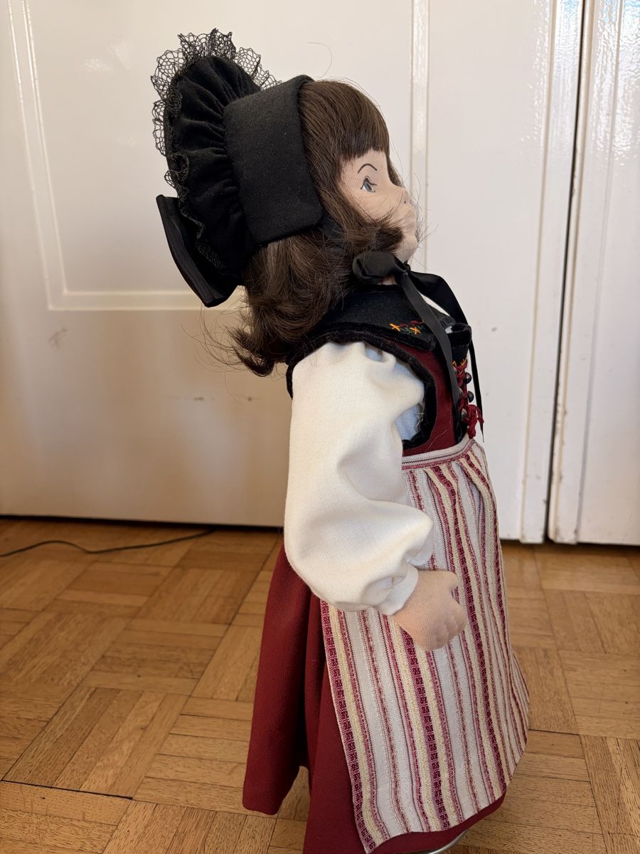 Puppen: Trachtenpuppe – Gebraucht aus Biel/Bienne von shekinah20 2