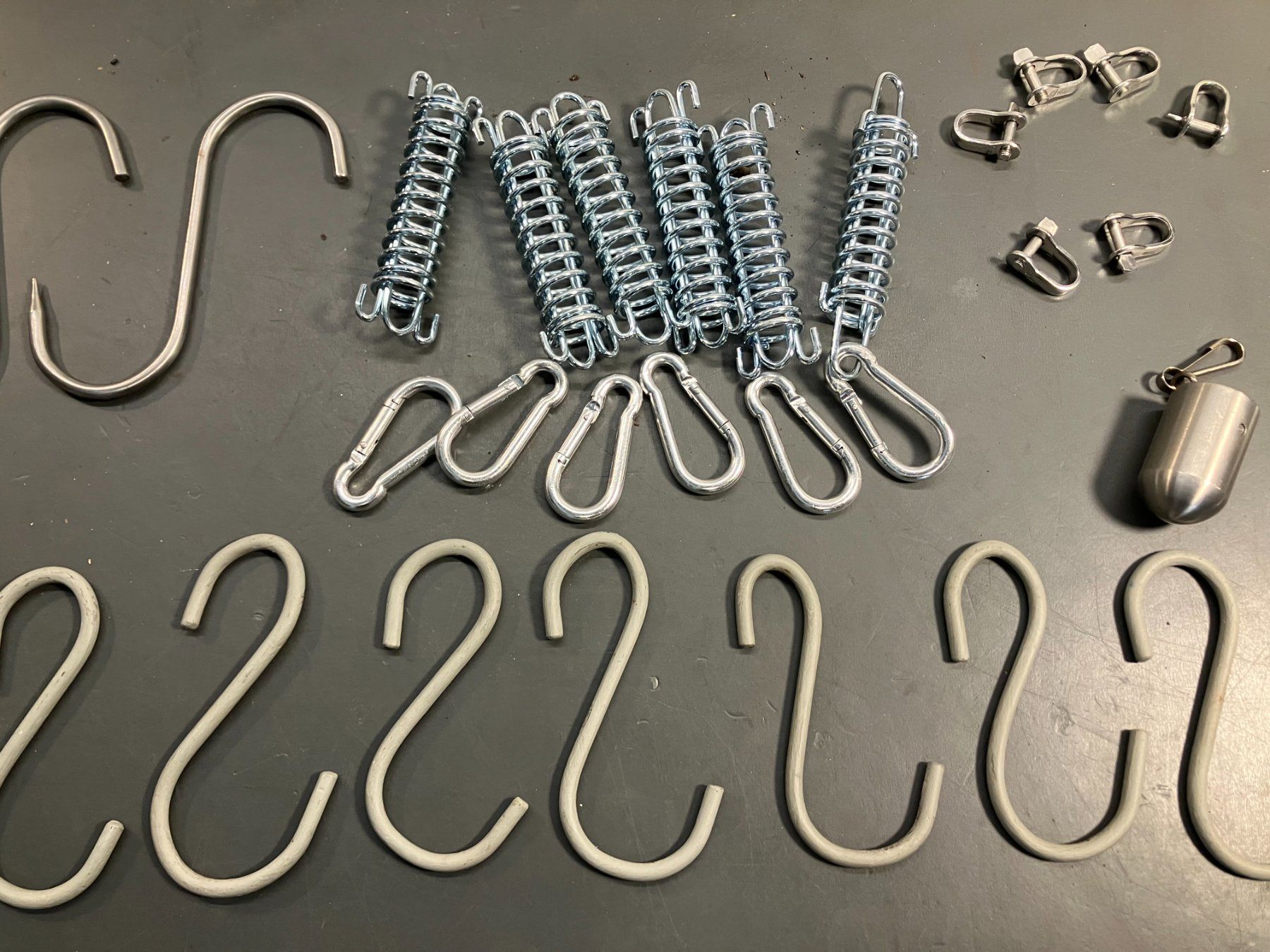 Attrezzatura da arrampicata: Posten div. Metall Karabiner, Hacken usw. ab 1.- – Usato da Lichtensteig venduto da Buy24International 2
