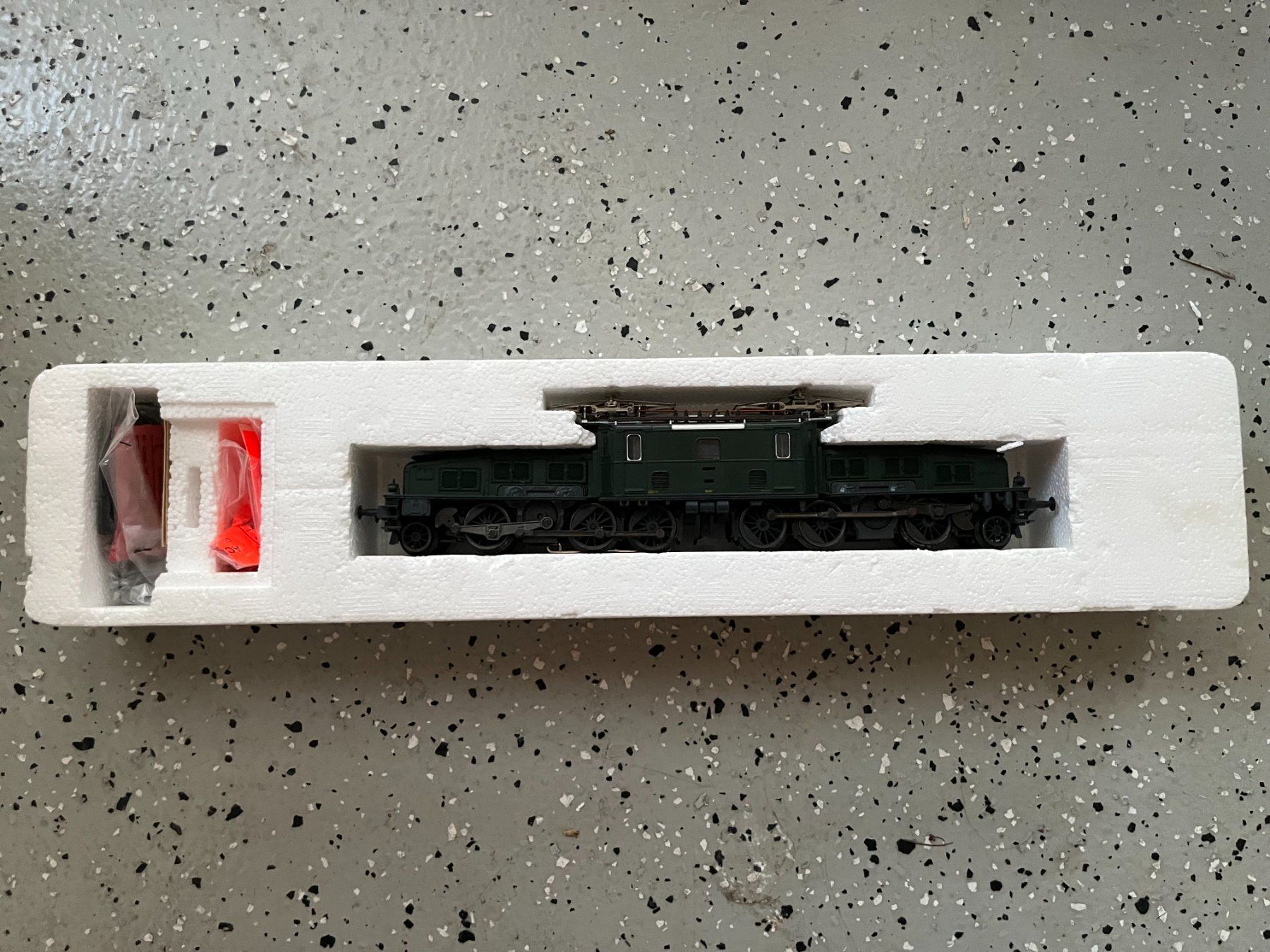 Roco Modelleisenbahnen: Roco locomotiv Krokodile  43940 – Gebraucht aus Genève von mat_qt5h