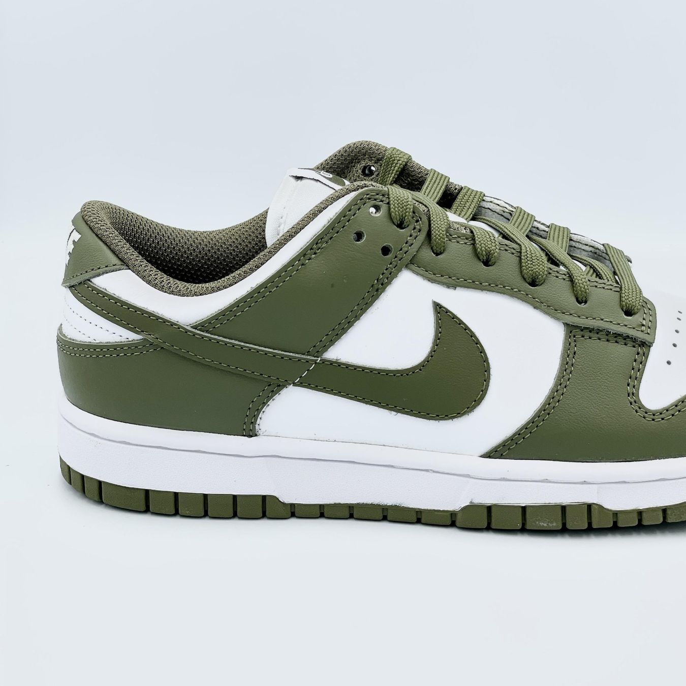 Nike Scarpe da donna: Nike Dunk Low Medium Olive EU 42 – Nuovo e nell'imballaggio originale da Erlinsbach venduto da sasneakers 4