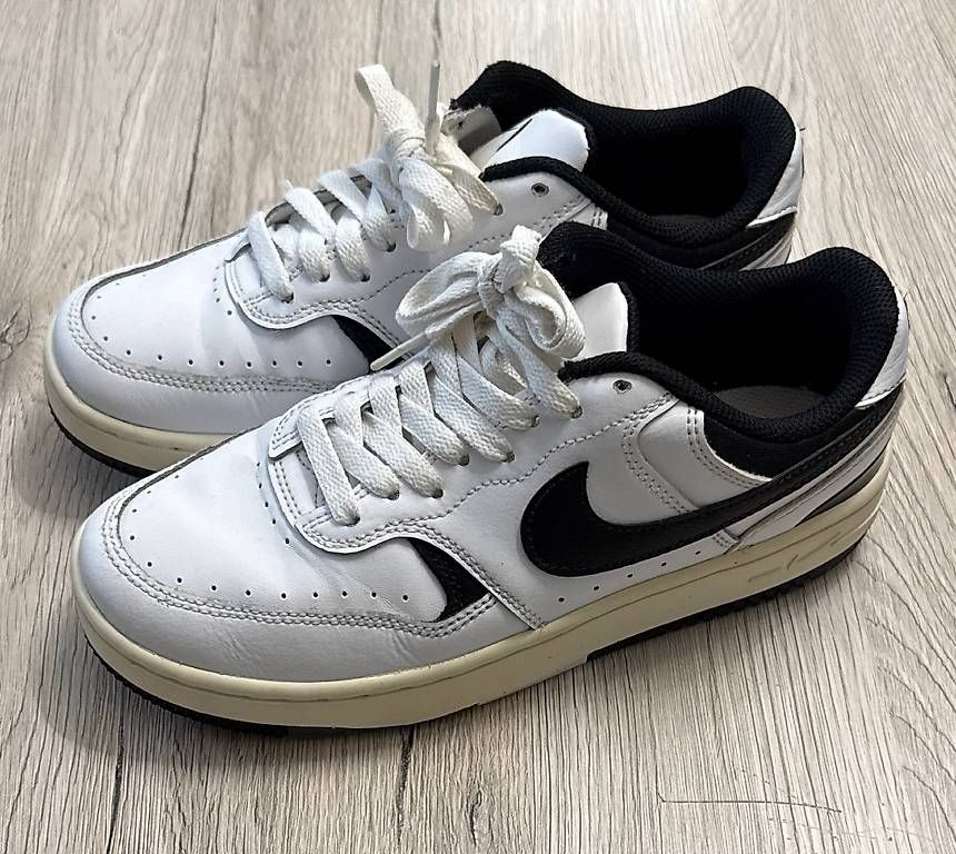 Scarpe per ragazzi: Nike Kinderschuhe Grösse 37.5  – Usato da Winterthur venduto da Benz320ce 1