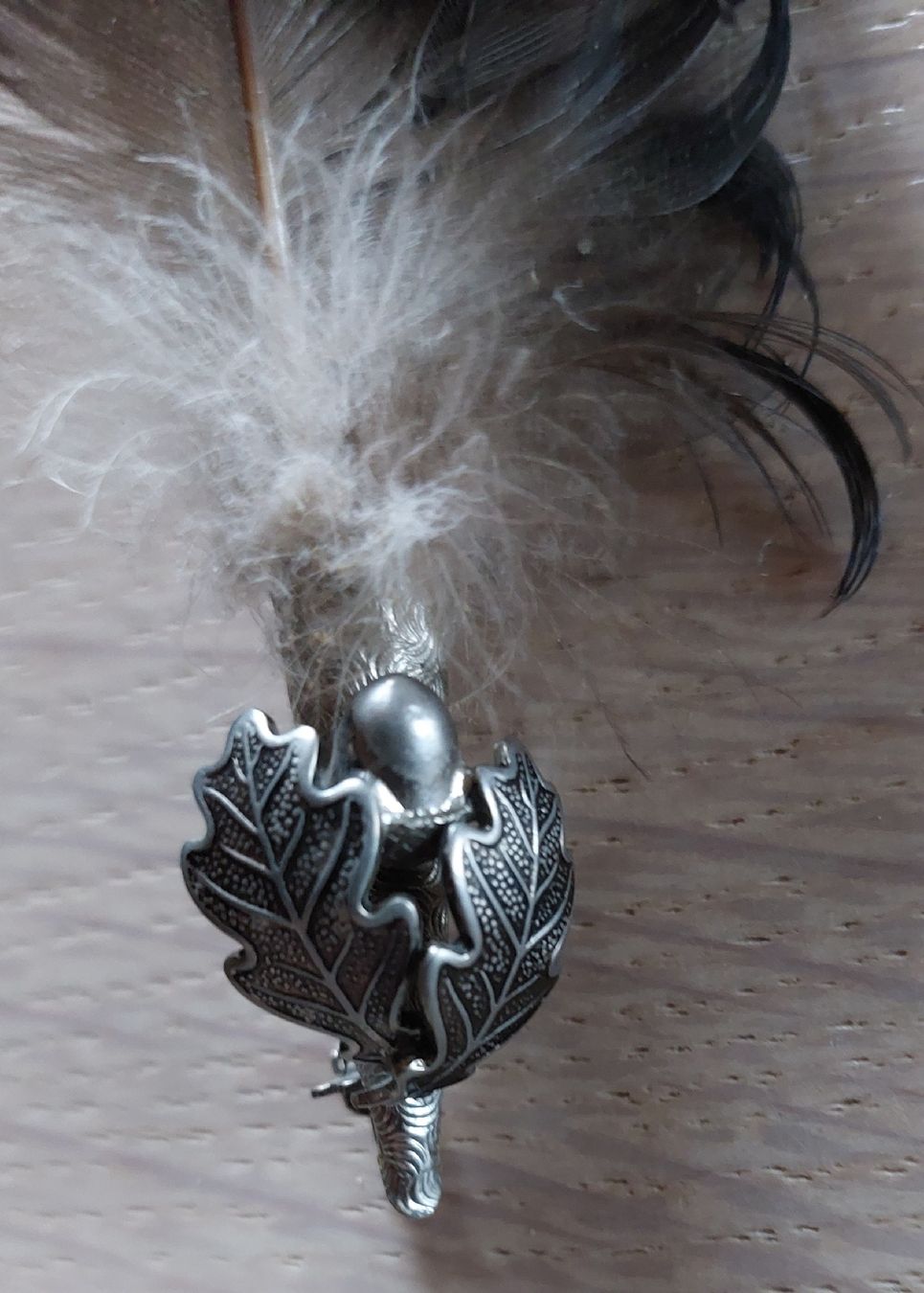 Altri gioielli: Set mit Eichenblatt-Anhänger, Silberlook, Hutaufstecker etc. – Usato da Thörigen venduto da Mairitterling 6
