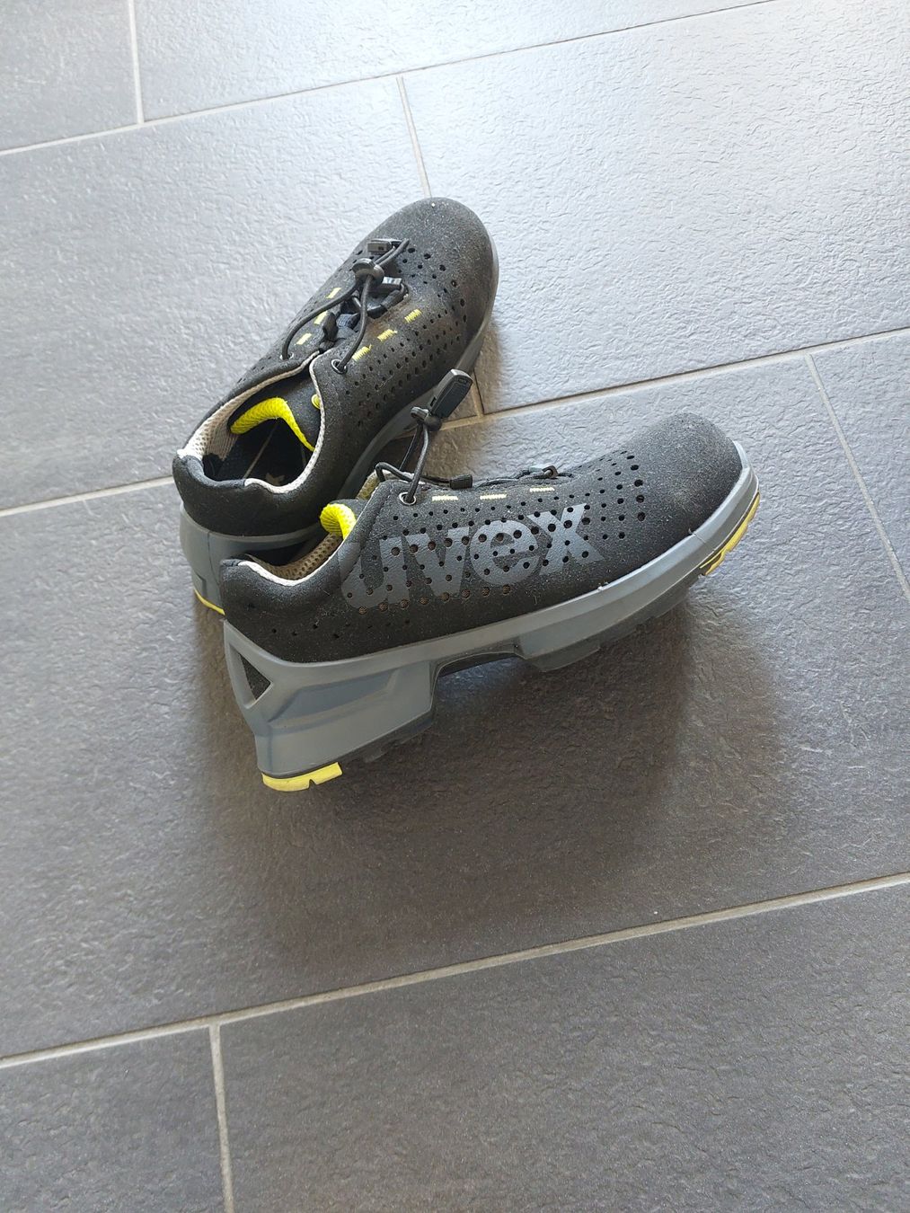 UYN Scarpe da uomo: Stahlkappenschuhe Gr39 – Usato da Wittenbach venduto da Spierings 1
