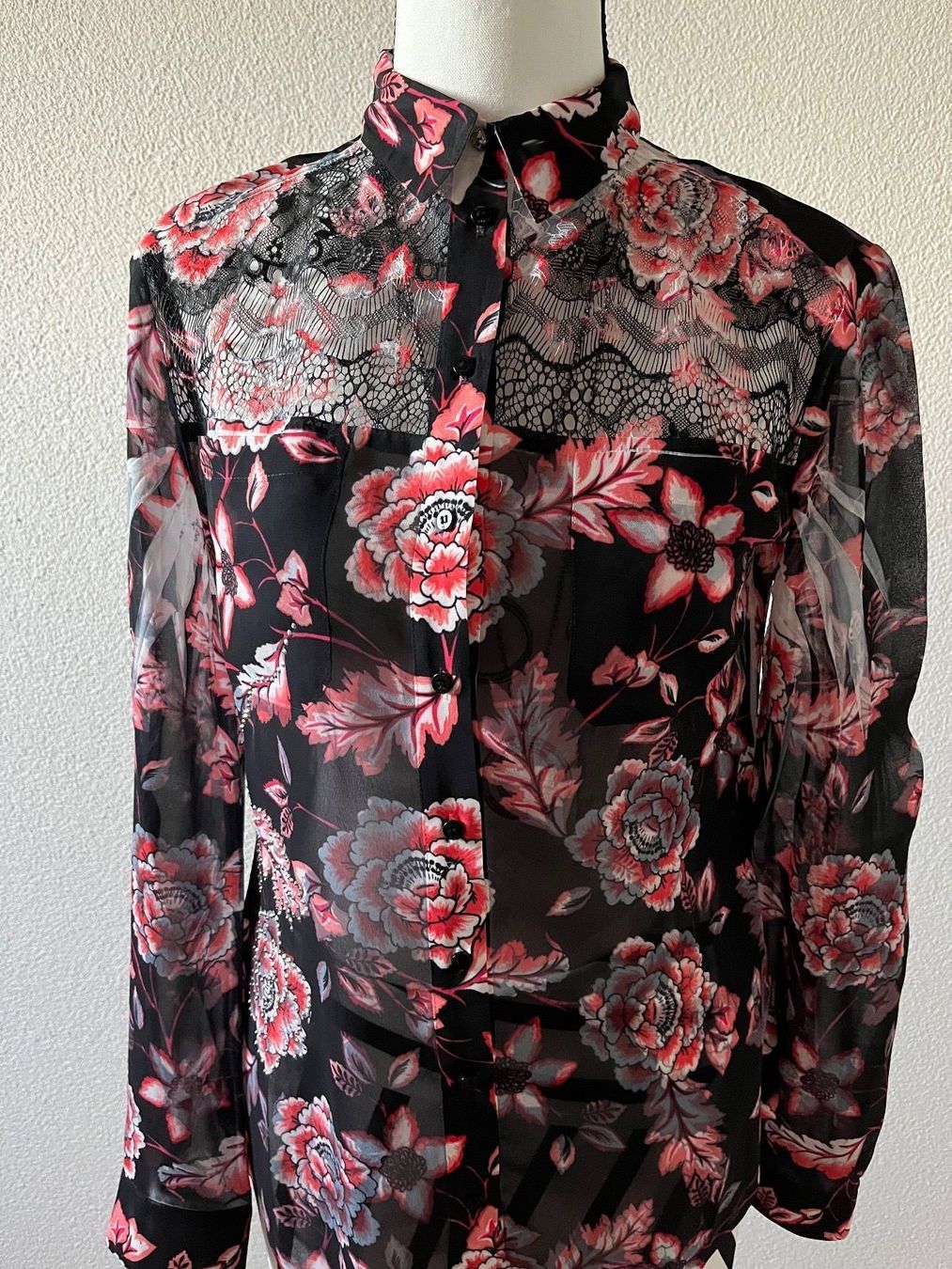 Guess Camicette: Guess Bluse Grösse XS – Nuovo (secondo la descrizione) da Grafstal venduto da fynesong 1