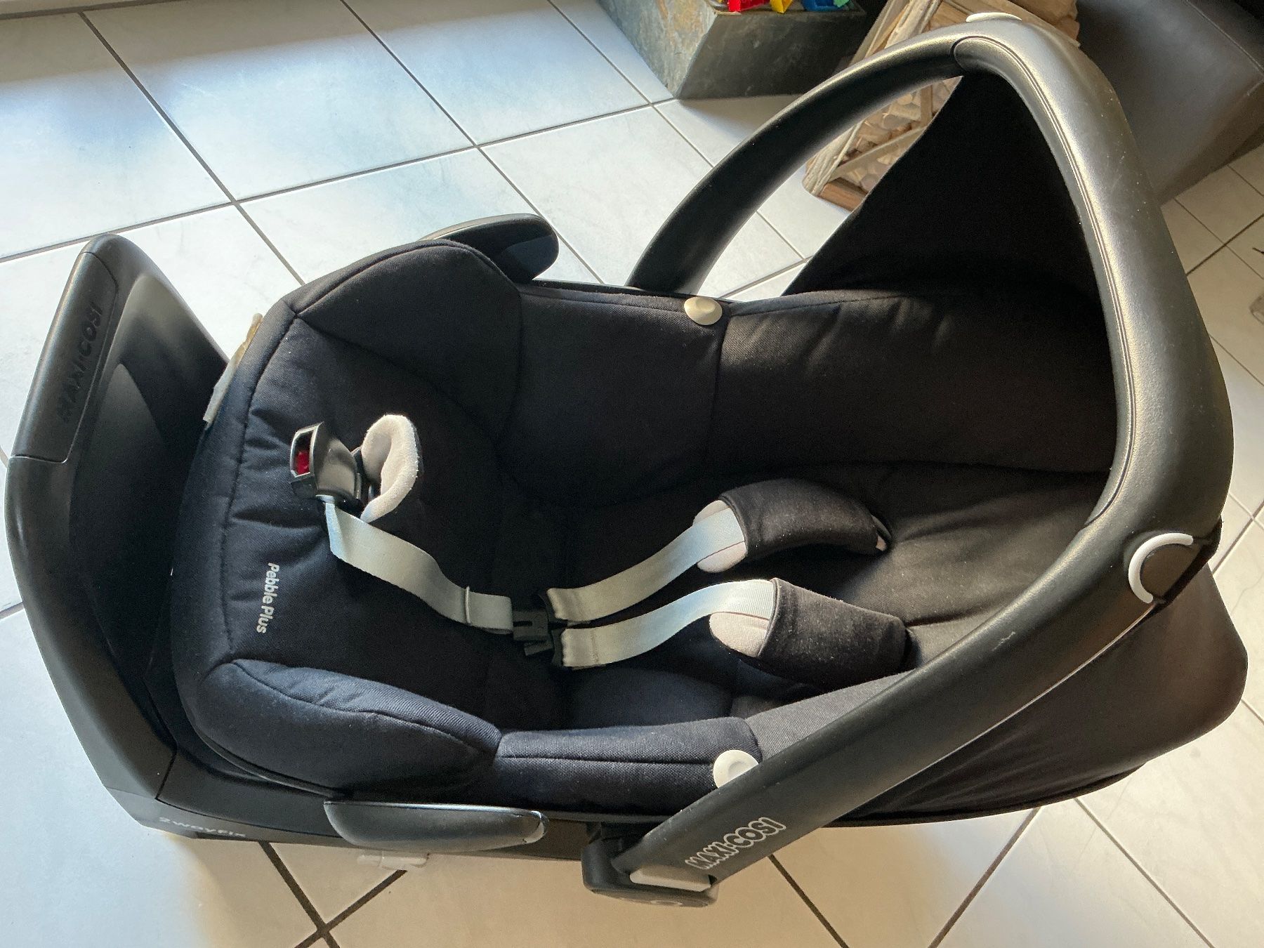 Maxi-Cosi Seggiolini per auto: Maxi Cosi mit Isofixstation – Usato da Galgenen venduto da 67sab 1