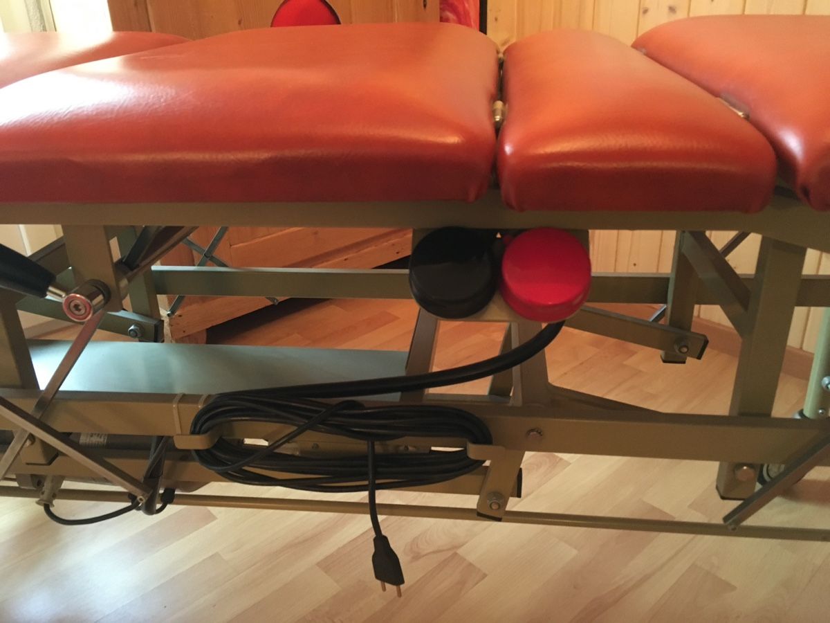 Sedie a sdraio: Massageliege elektrisch – Usato da Frutigen venduto da weisfee 2
