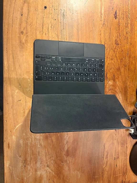Apple Tablet PC: iPad Pro 12.9 (4ème gen.) + apple keyboard – Usato da Fiaugères venduto da mal_q6cn 1