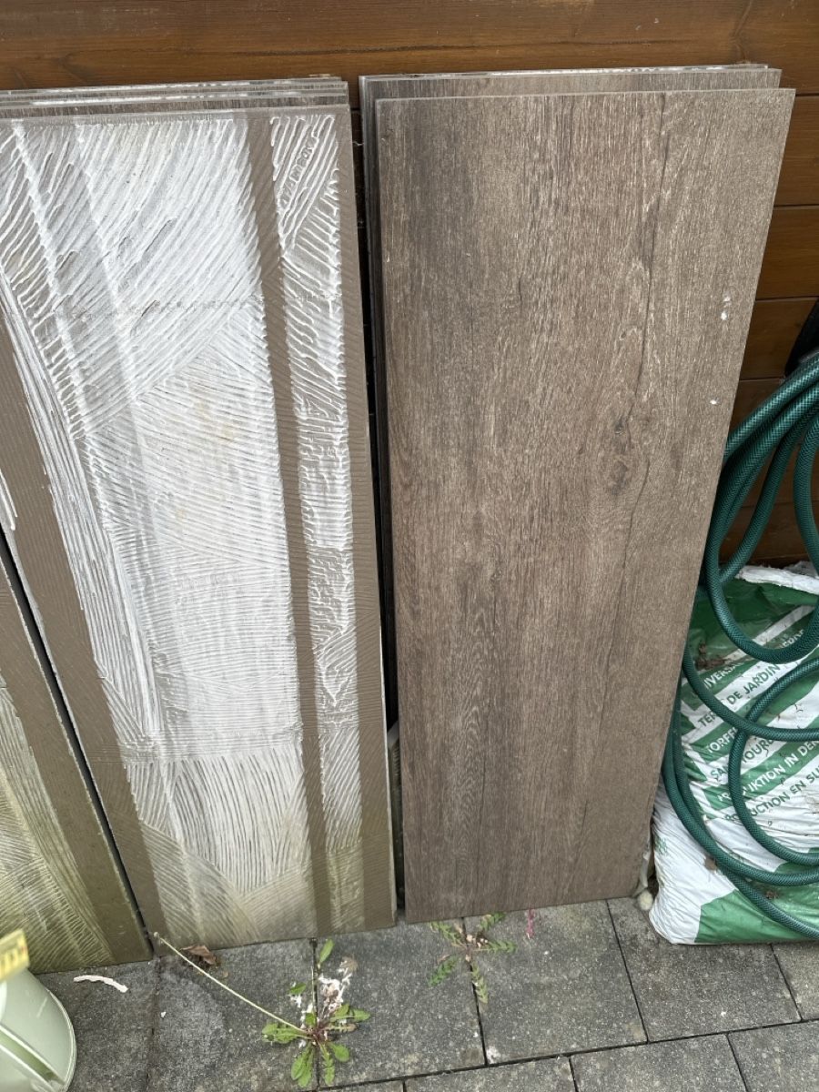 Rivestimenti per pavimenti: Feinsteinzeug-Platten in Holzoptik, Top Zustand, Aussen – Nuovo (secondo la descrizione) da Solothurn venduto da laidbackchilling