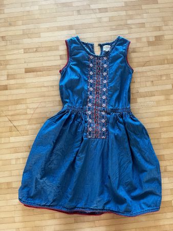 Kleid leichter Jeansstoff mit Stickerei 11/12 Jahre