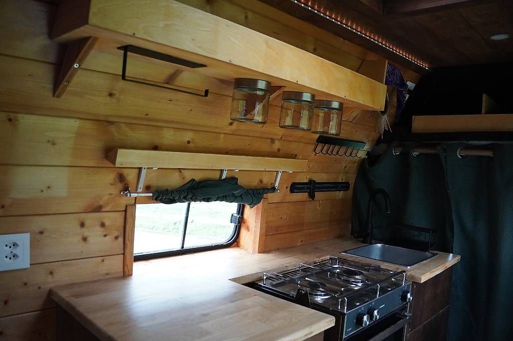 Renault Camping Fahrzeuge: Renault Master L3H3  Fourgon / van aménagé – Gebraucht aus Martigny von Nicobender 6