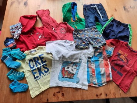 Riesiges Kleiderpaket Grösse 92