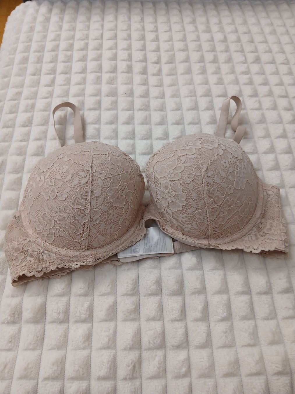 Altra biancheria intima: 4 Damen BHs Grösse 85B Spitze neuwertig – Nuovo (secondo la descrizione) da Glattbrugg venduto da fin_66d8 5