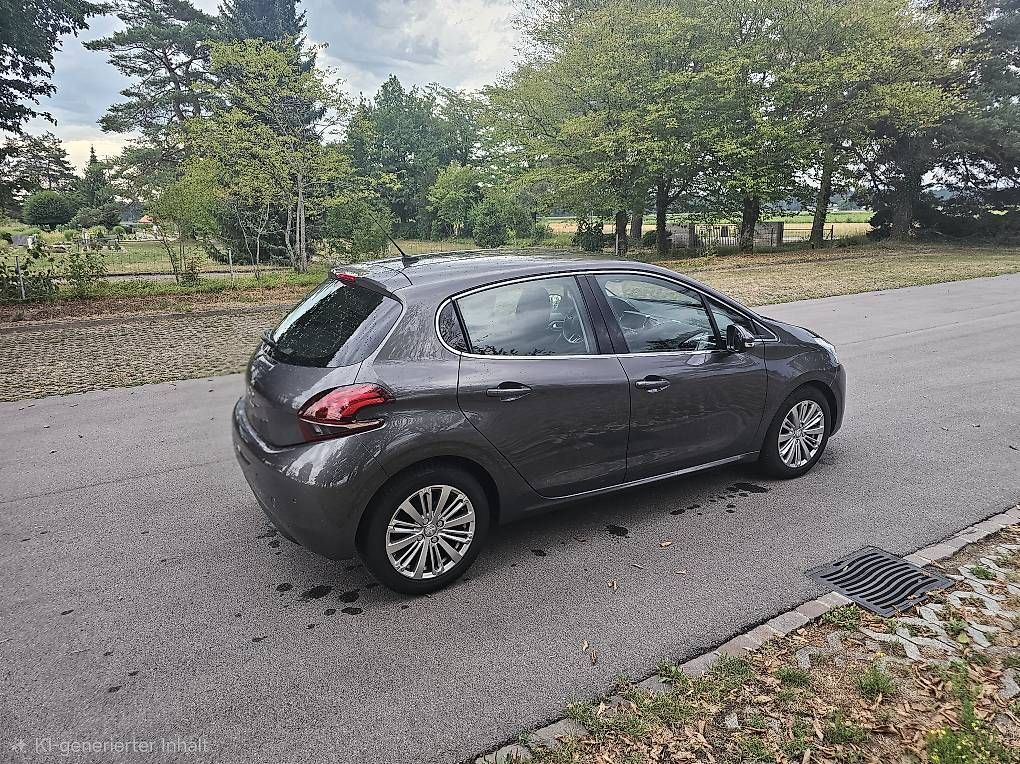 Autos: Peugeot 208 1.2 THP 110 PS  – D'occasion à Utzenstorf par celine27 1