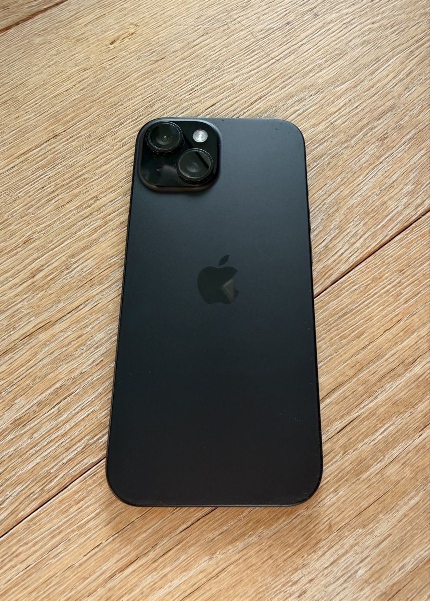 Apple Telefoni cellulari / Smartphones: Apple iPhone 15 128 GB Schwarz – Usato da Benglen venduto da Hpete