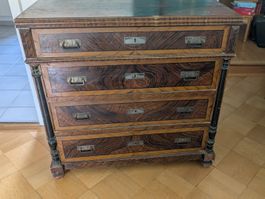 Kommode aus Holz