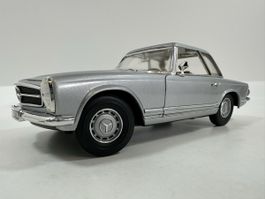 Mercedes-Benz 280SL Pagode 1:18, silber, ANSON