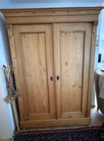 Antiker Süddeutscher Bauernschrank, Massivholz, zerlegbar