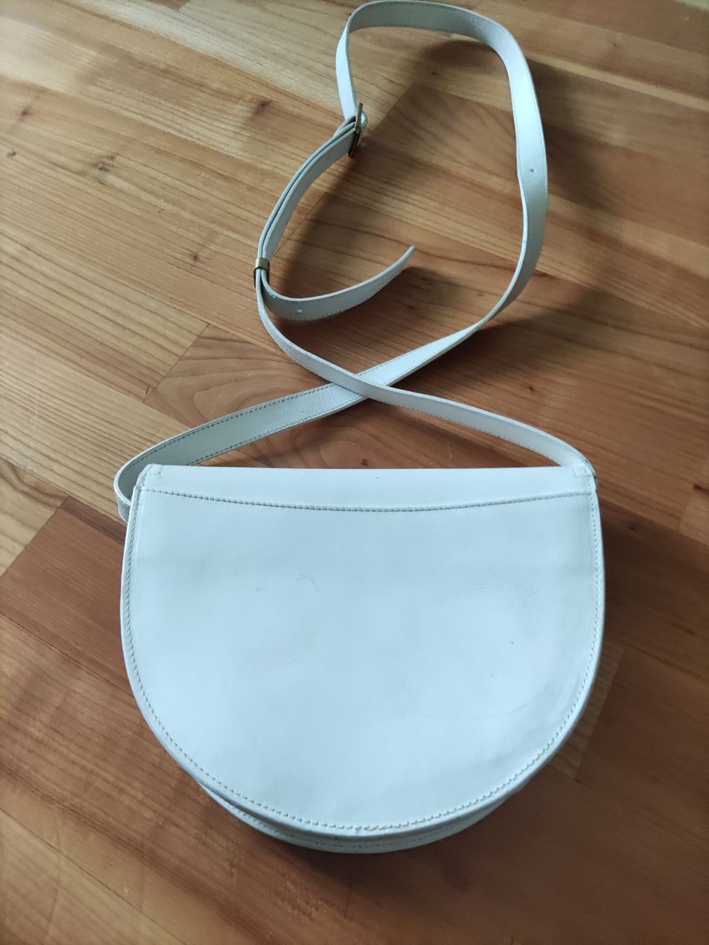 Aigner Taschen für Damen: AIGNER Umhängetasche Leder weiss – Gebraucht aus Solothurn von Csw1 1