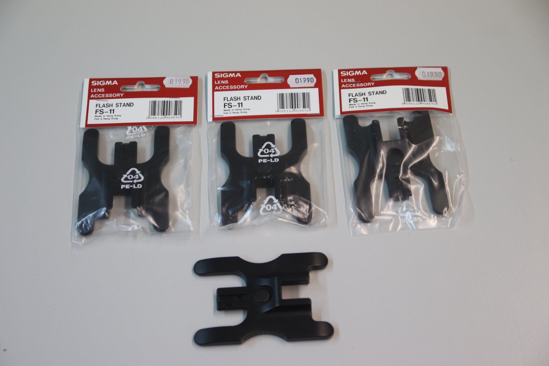 Supporti a parete: Blitz Standfuss universal (4 Stk.) mit Stativgewinde – Nuovo e nell'imballaggio originale da Zofingen venduto da OWYSSAG