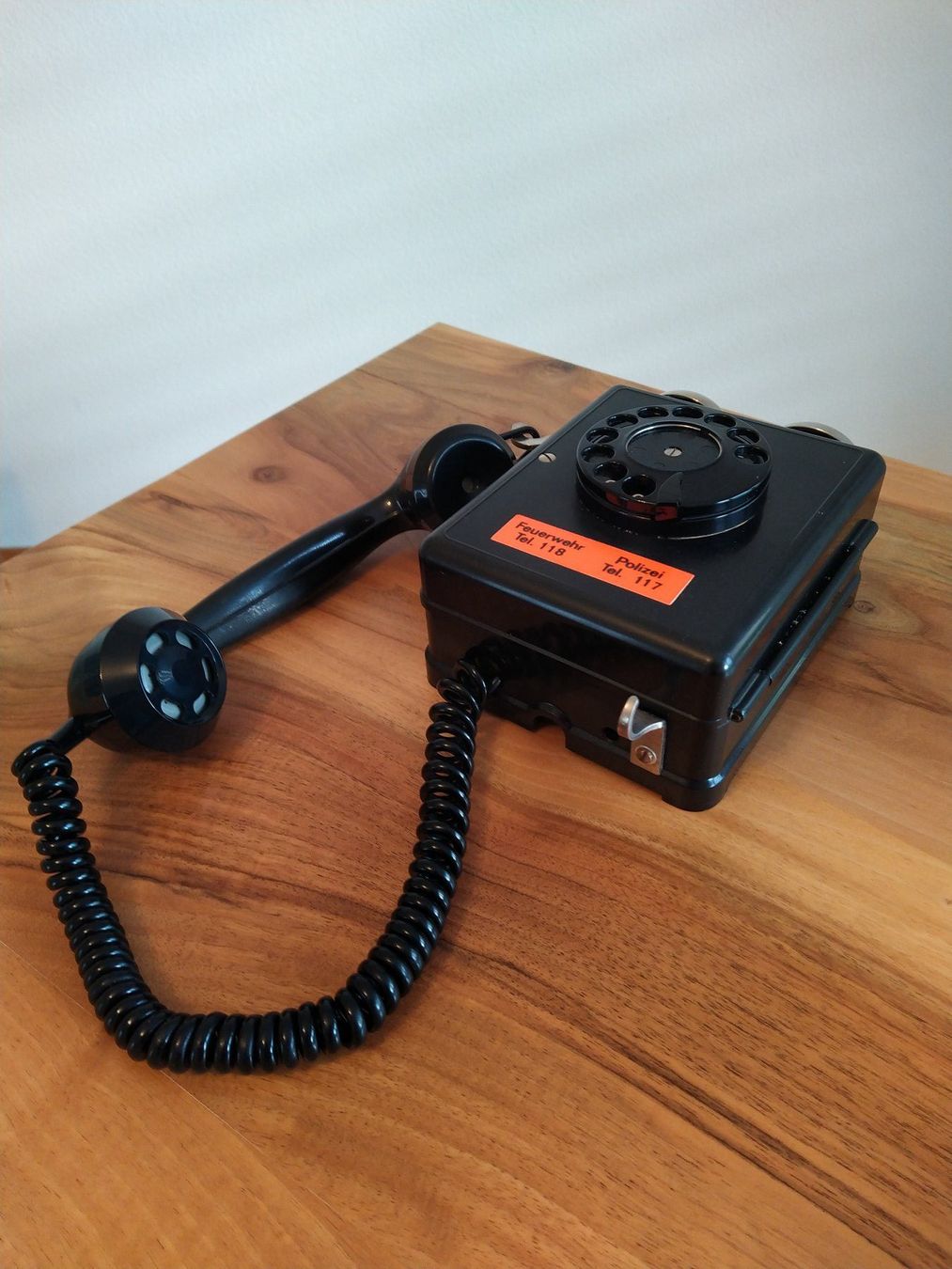 Swisscom Telefoni: Wählscheibentelefon Wandmodel – Usato da Stans venduto da begger04 1