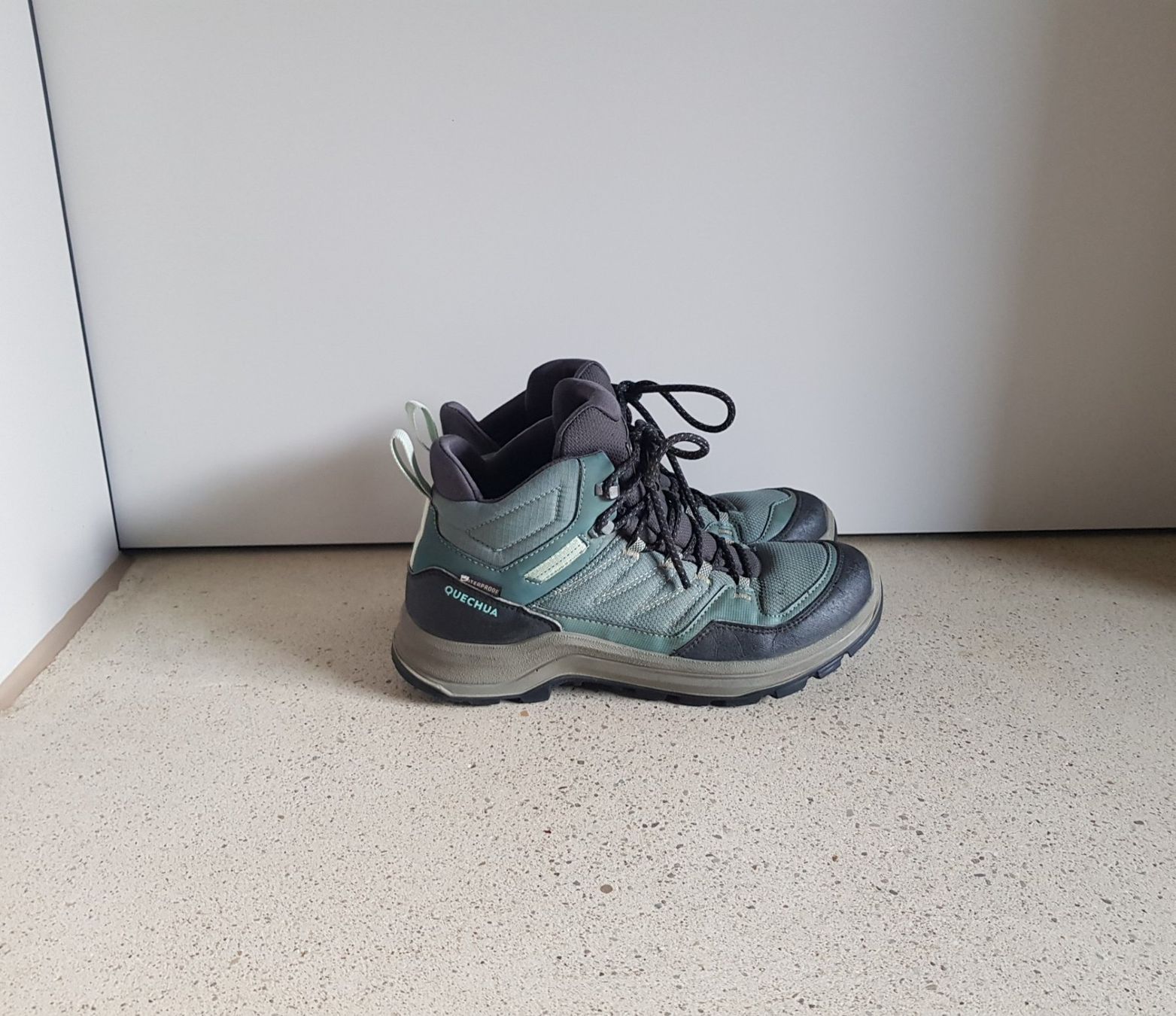 Scarpe da uomo: Quechua Waterproof Wanderschuh Grösse 41 – Usato da Basel venduto da Birs868