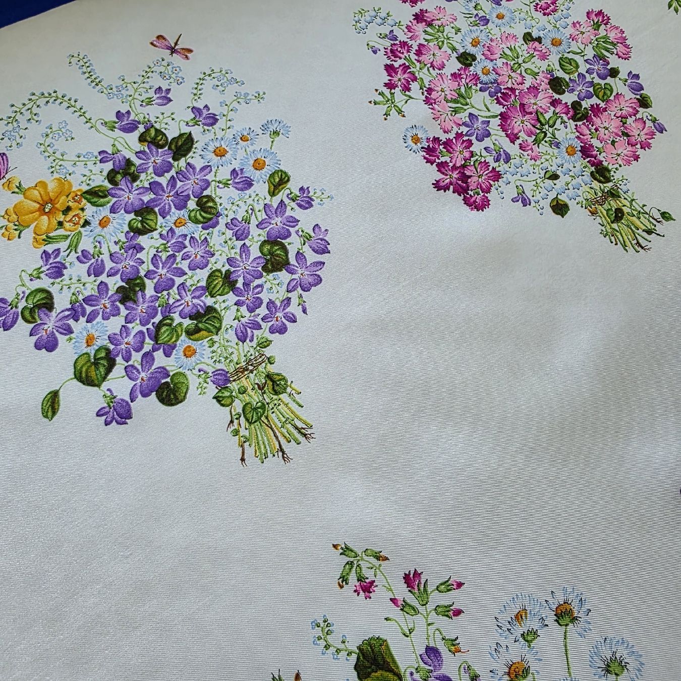 Gucci Foulards, Tücher & Schals: Gucci Seidentuch 88 × 88 cm – Neu (gemäss Beschreibung) aus Zürich von LIMAR 5