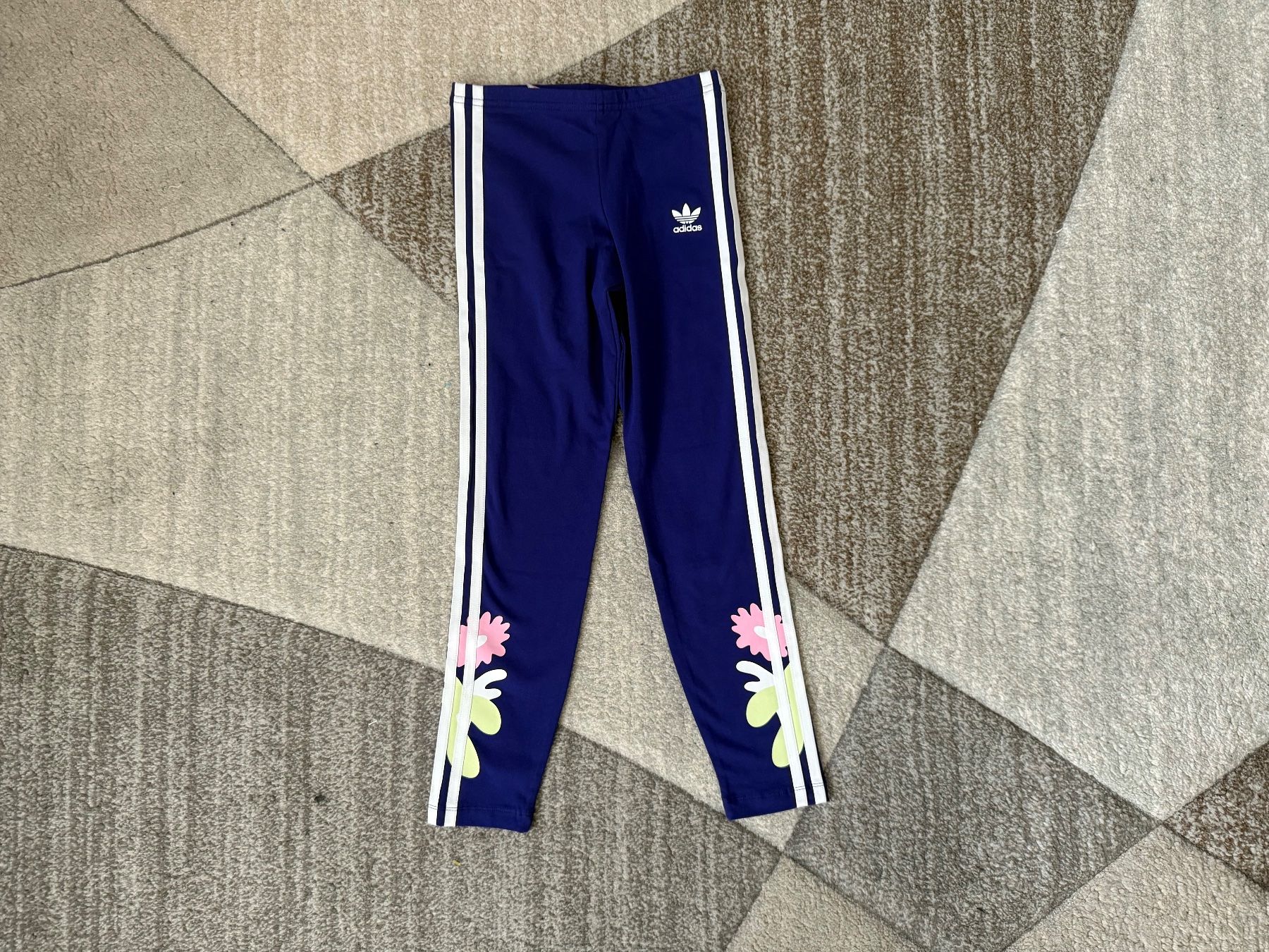 Calze & Collant: Leggins Adidas Gr. 140 – Nuovo e nell'imballaggio originale da Zürich venduto da makmakmak