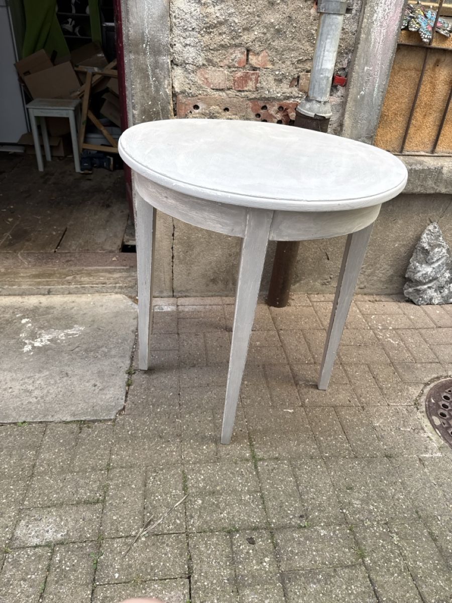 Tavoli: Kleiner Tisch oval hellgrau guter Zustand – Usato da Bad Ragaz venduto da ram_t825