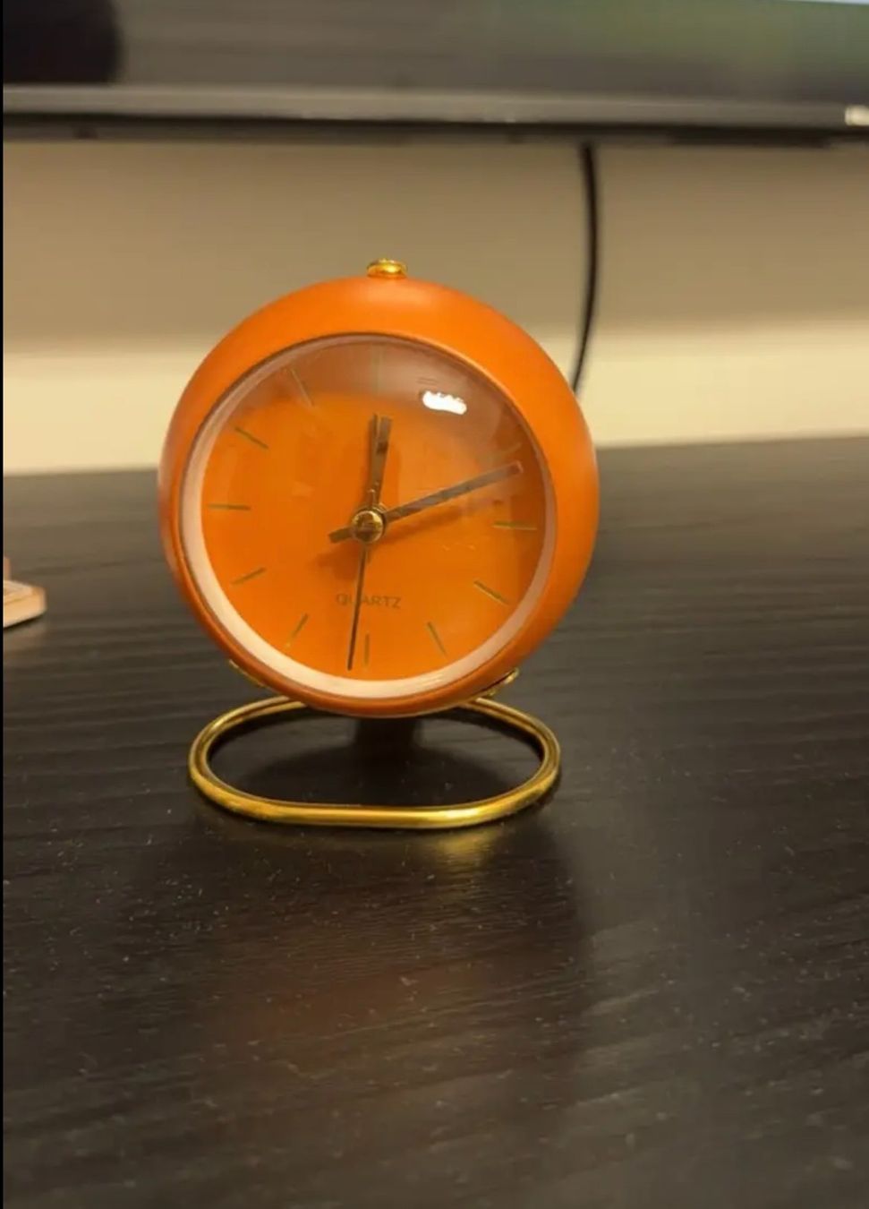Stand- & Wanduhren: Retro Design Tischuhr in Warmorange – Neu (gemäss Beschreibung) aus Zürich von dus_gln9